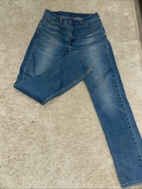 Levi's Men's Slim Straight Jeans in Medium Blue